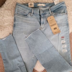 711 Levi Skinny Jeans